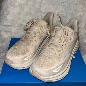 W Clifton 9 Hoka size 8